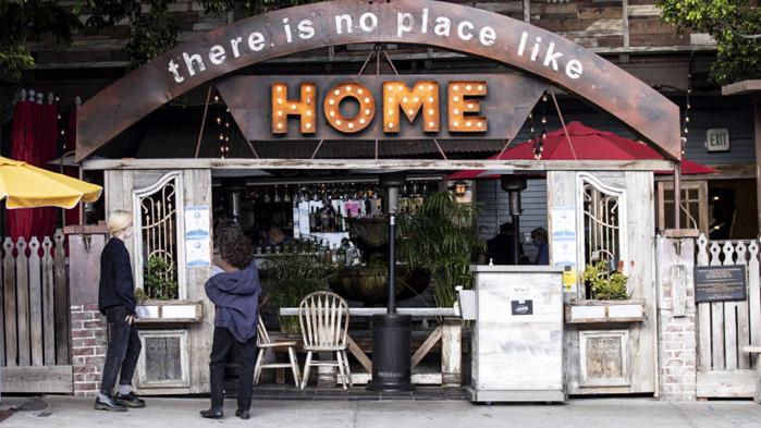 В Калифорния затвориха баровете заради увеличаване на заразените от COVID-19