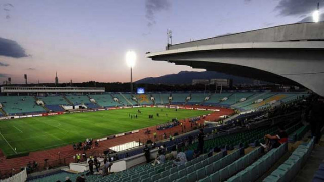 Без публика на баражите за Европейското