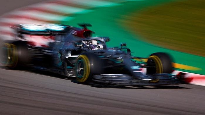 Хамилтън иска увеличение на заплатата в Мерцедес