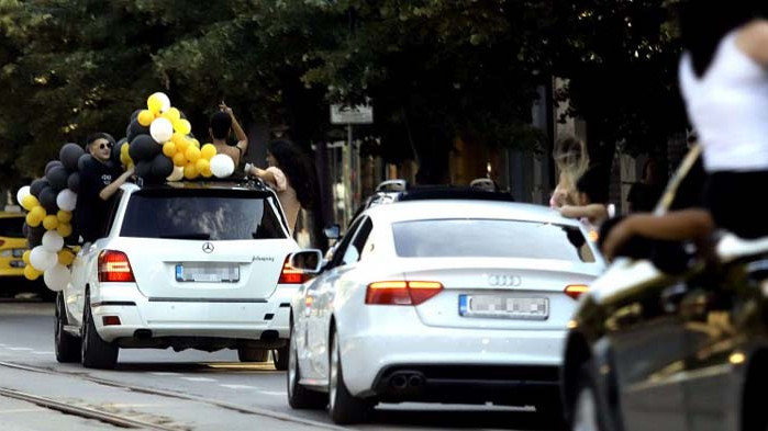 15 съученици и учители на абитуриента във Велико Търново са с COVID-19