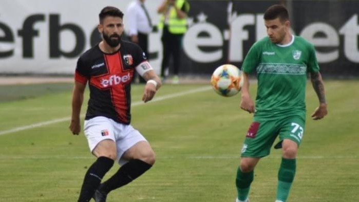 Камбуров наказа на два пъти Локо Пд