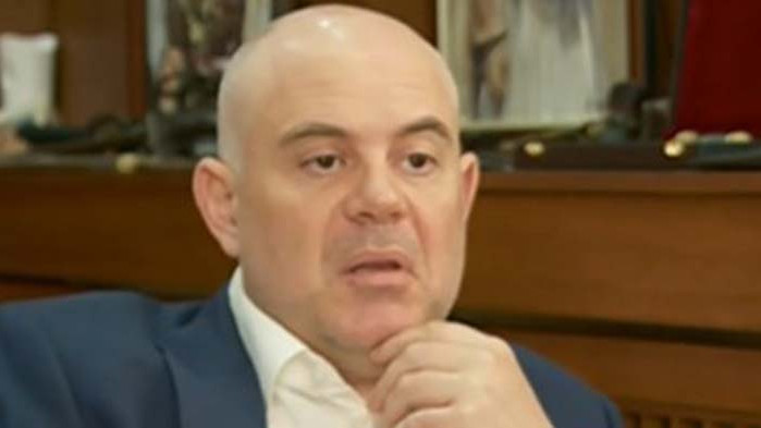 Гешев: Едно от разрешенията за претърсванията в президентството бе още от неделя
