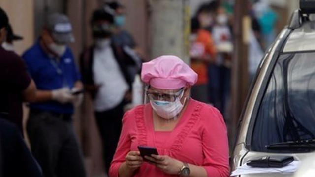 Разпространението на COVID-19 в Чехия се забавя