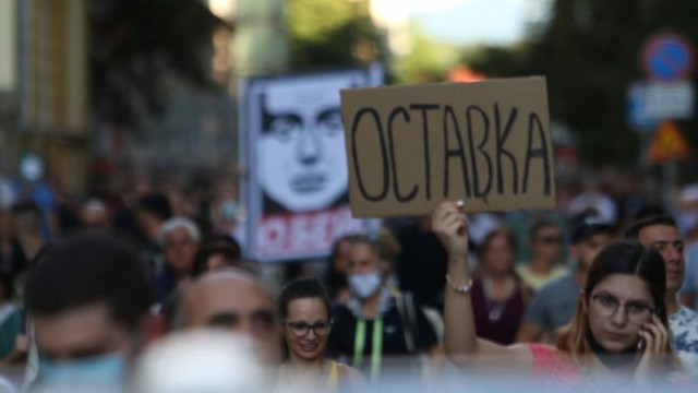 Наши сънародници протестираха пред посолството ни в Лондон