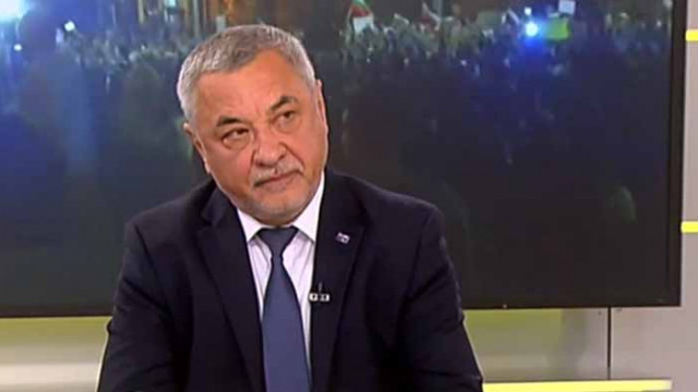 Валери Симеонов: Васил Божков дирижира провокациите на протестите