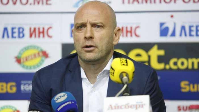 Левски пуска в продажба акциите на Тити Папазов