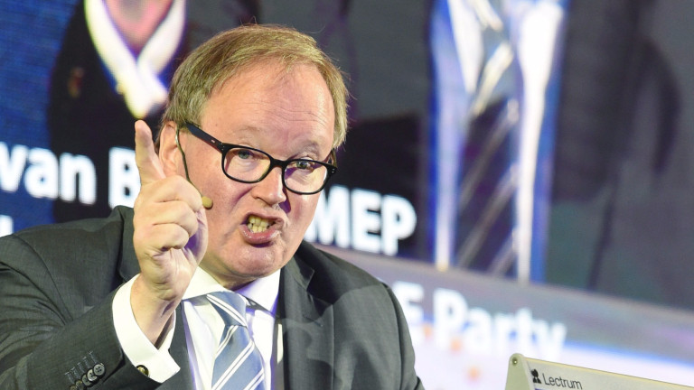 Христо Иванов изумен от думите на ван Баален, нарекъл плажуващите на Росенец "екстремисти"