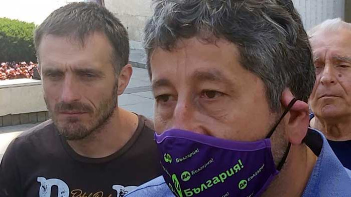 Свалиха маските и им лъснаха ценностите