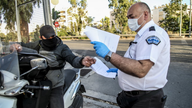 Глоба от 500 евро за чужденците в Гърция без специален формуляр и баркорд