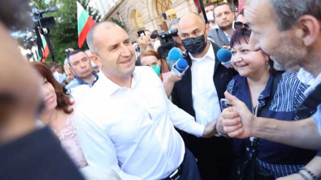 Политолог: Радев тласна протеста в грешна посока, нямаме президент