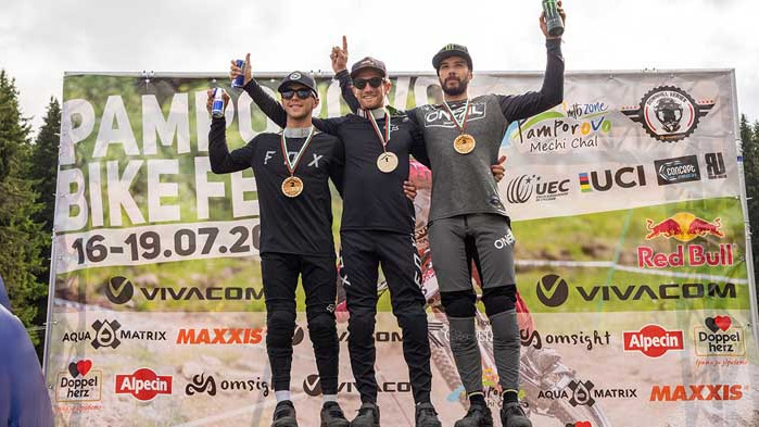 Над 150 състезатели по планинско колоездене мериха сили на Пампорово (СНИМКИ)