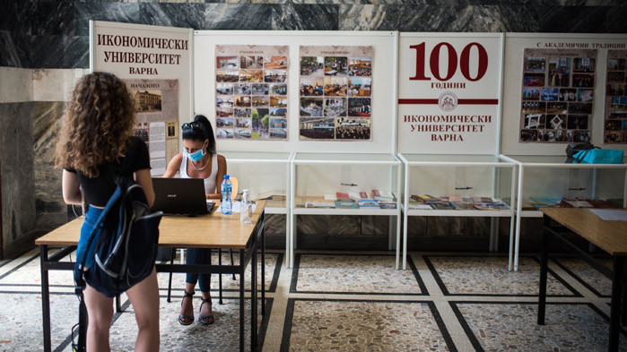 Всички места по държавна поръчка в Икономически университет – Варна са запълнени