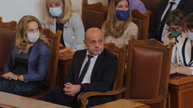 Оферта от ГЕРБ: Гласуване с машини и по пощата, диалог с протестиращите