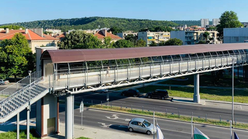 Възстановено е частично осветлението по Аспарухов мост, работата продължава