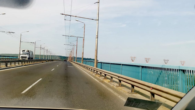 Възстановено е частично осветлението по Аспарухов мост, работата продължава