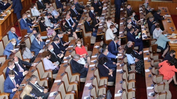Парламентът разреши общинските съвети да могат да заседават от разстояние