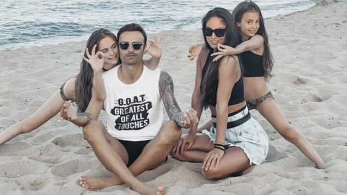 Бербатов на море с порасналите си момичета (СНИМКИ)