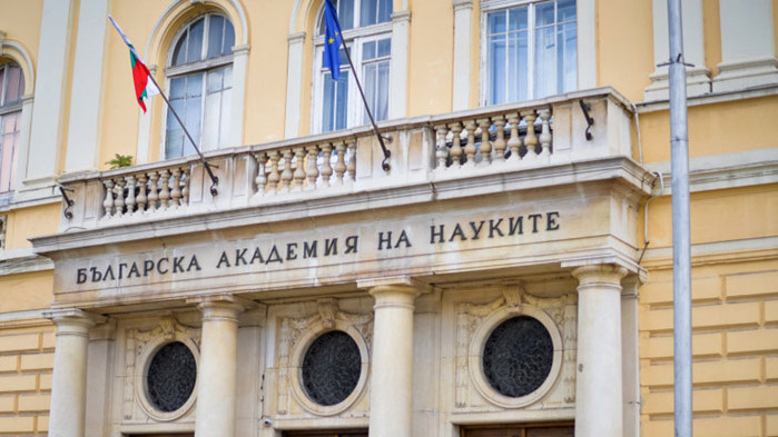 Стотици хиляди българи пред заплаха да се заразят с коронавирус до края на 2020 г.