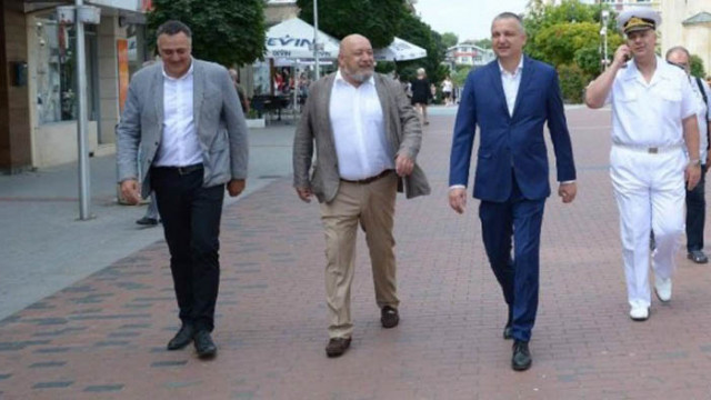 Министърът на младежта и спорта се включи в честването на 142 г. от Освобождението на Варна