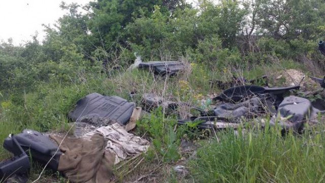 Автогробище и други боклуци на място, което трябва да е парк