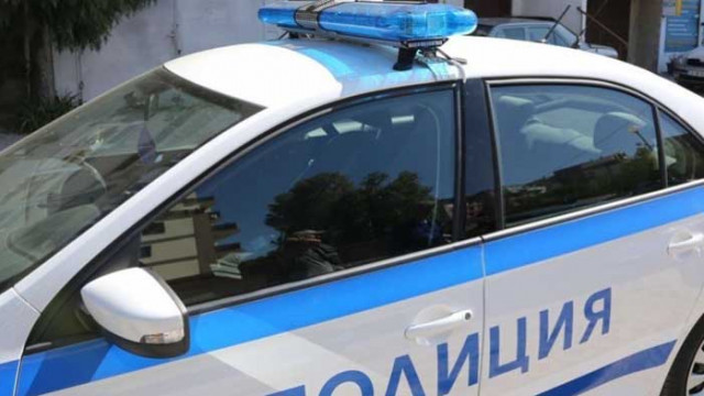 Човек с психични проблеми преследва с нож жители на „Люлин“