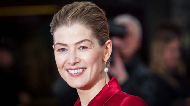 Розамунд Пайк обича да играе силни жени