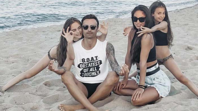 Женското царство на Бербатов: футболистът на морска почивка със семейството си