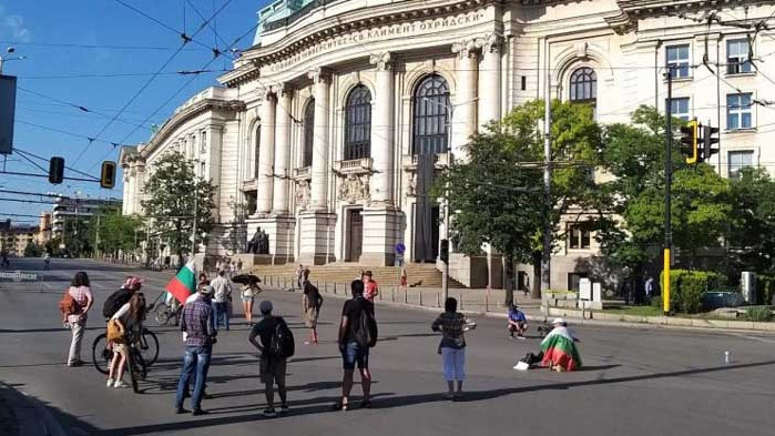 София под блокада: затворени са възлови кръстовища, готвят се провокации по тъмно (СНИМКИ)