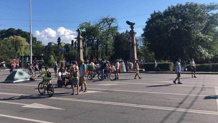 София под блокада: затворени са възлови кръстовища, готвят се провокации по тъмно (СНИМКИ)