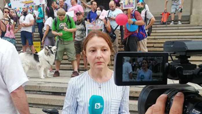 Измисля ли си новини Канна Рачева