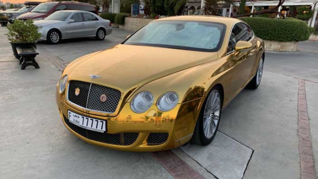 Със златно Бентли на Свети Влас