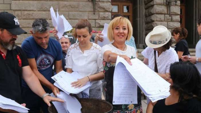 Мая Манолова запали изборни протоколи