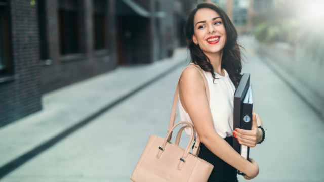 Офисът, лятото, високите температури и как да се облечем подходящо