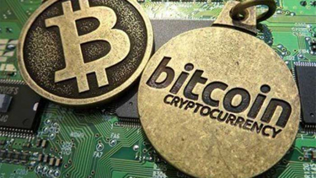 Биткойнът прехвърли 12 000 долара