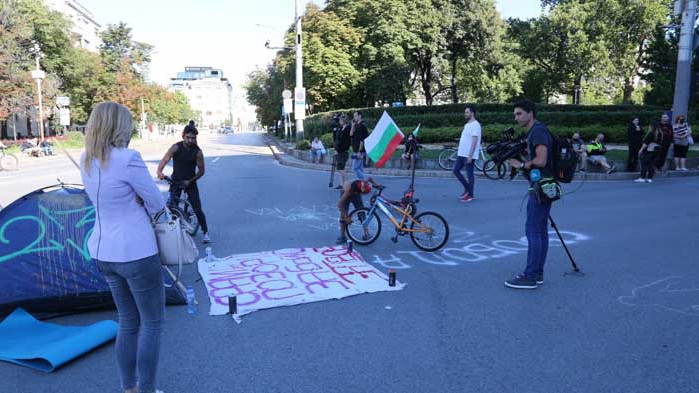 СДВР определи поведението на протестиращите снощи като провокация към полицията