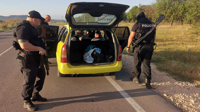 13 души са задържани в хода на специализирана полицейска операция във Варна и областта