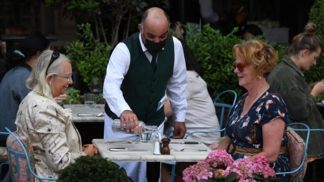 Британия е изправена пред два пъти по-сериозна втора вълна без добро тестване