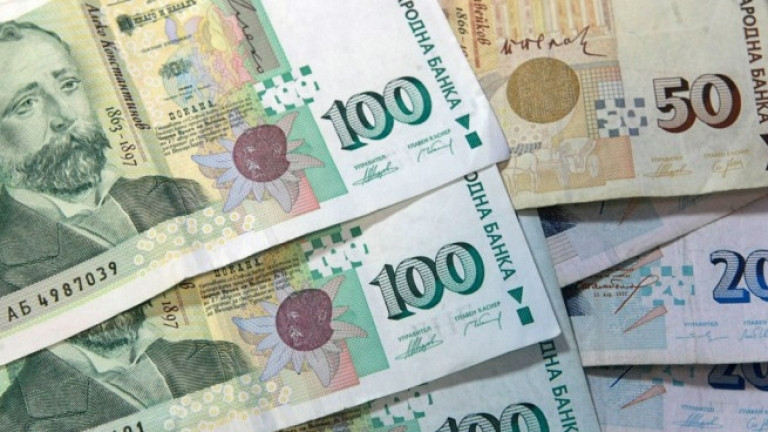 Увеличиха с 30% заплатите на чиновниците в 7 министерства