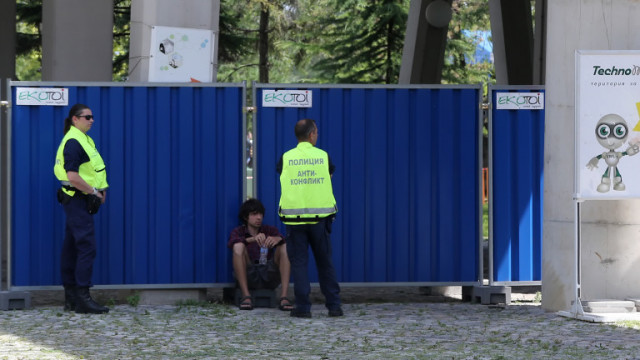 Мъжът нападнал журналистка на конференцията на ГЕРБ не бил от охраната