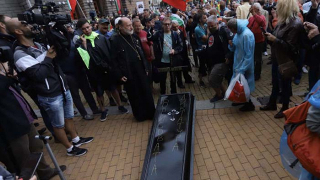 Поведението на интелектуалния елит удивително напомня на времената около Народния съд