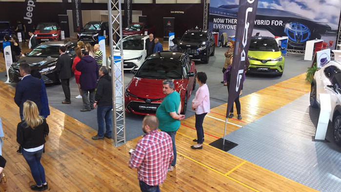 Премиерни автомобили акостират в морската столица, предстои първият и най-голям салон за 2020