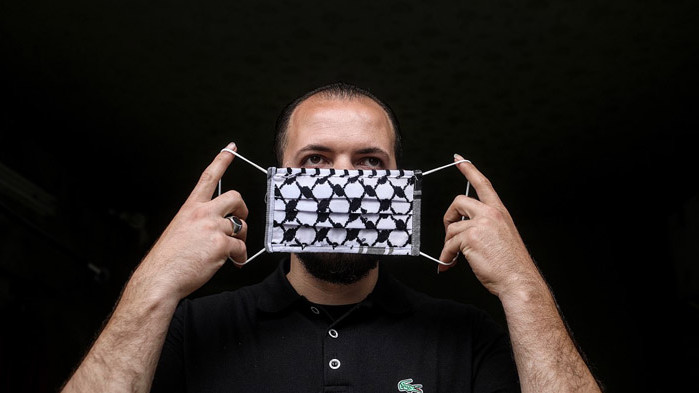 В Израел правят маска от злато и брилянти