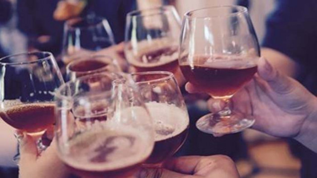 Нощен полицейски час за баровете в гръцките топ дестинации заради COVID-19