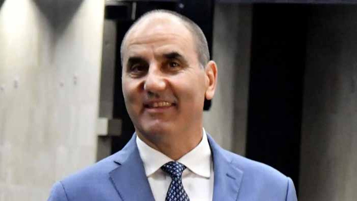 Цветанов си пазарувал мебели и скъпи почивки с откраднати от ГЕРБ пари, твърдят източници в партията