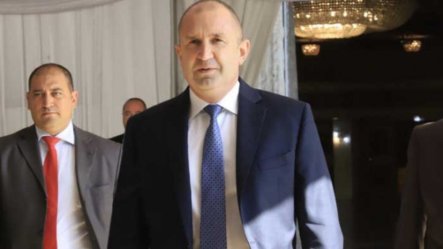 Румен Радев със съболезнования за бащата на Боби Михайлов