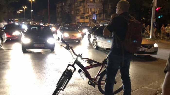 Блокада на бул. Ситняково, напрежение между протестиращи и шофьори