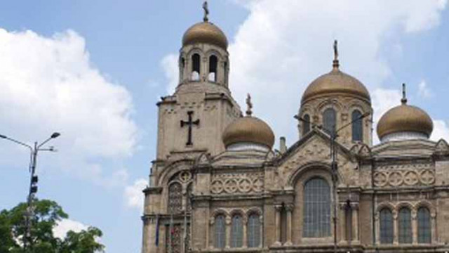 Временно движението на автомобили в района на Катедралата ще е ограничено