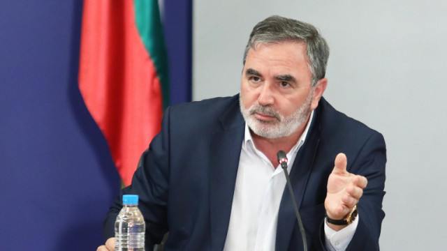 Д-р Кунчев: При случай на COVID-19 целият клас минава на дистанционно обучение