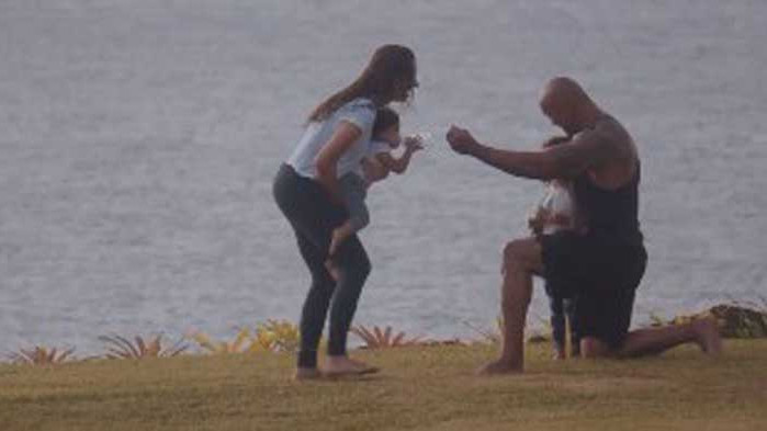 Дуейн Джонсън, Лорън Хашиян и годишнината от сватбата им